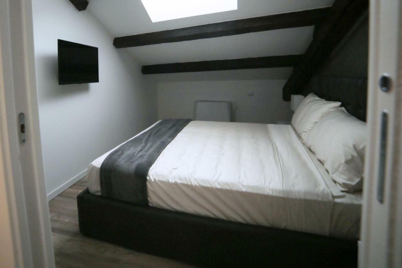ミラノMoscova Attic Near Duomoアパートメント エクステリア 写真